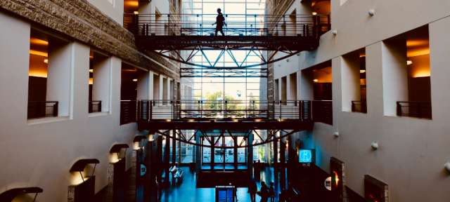 city.hall .interior.h