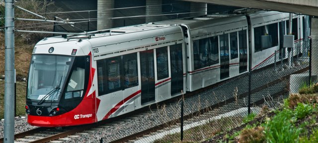 light.rail .train .h 1